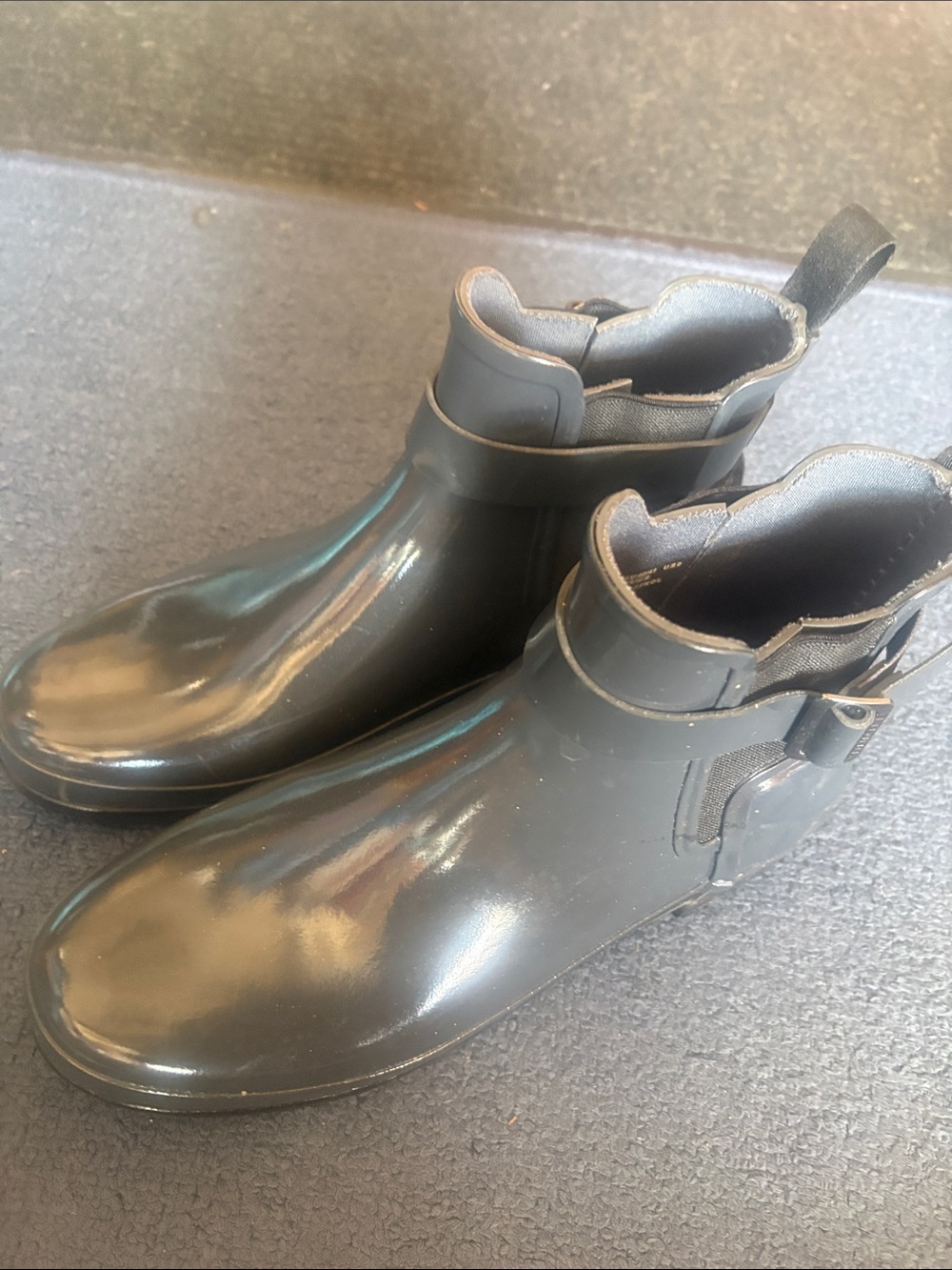 Hunter Black Gloss Chelsea Rain Boots
